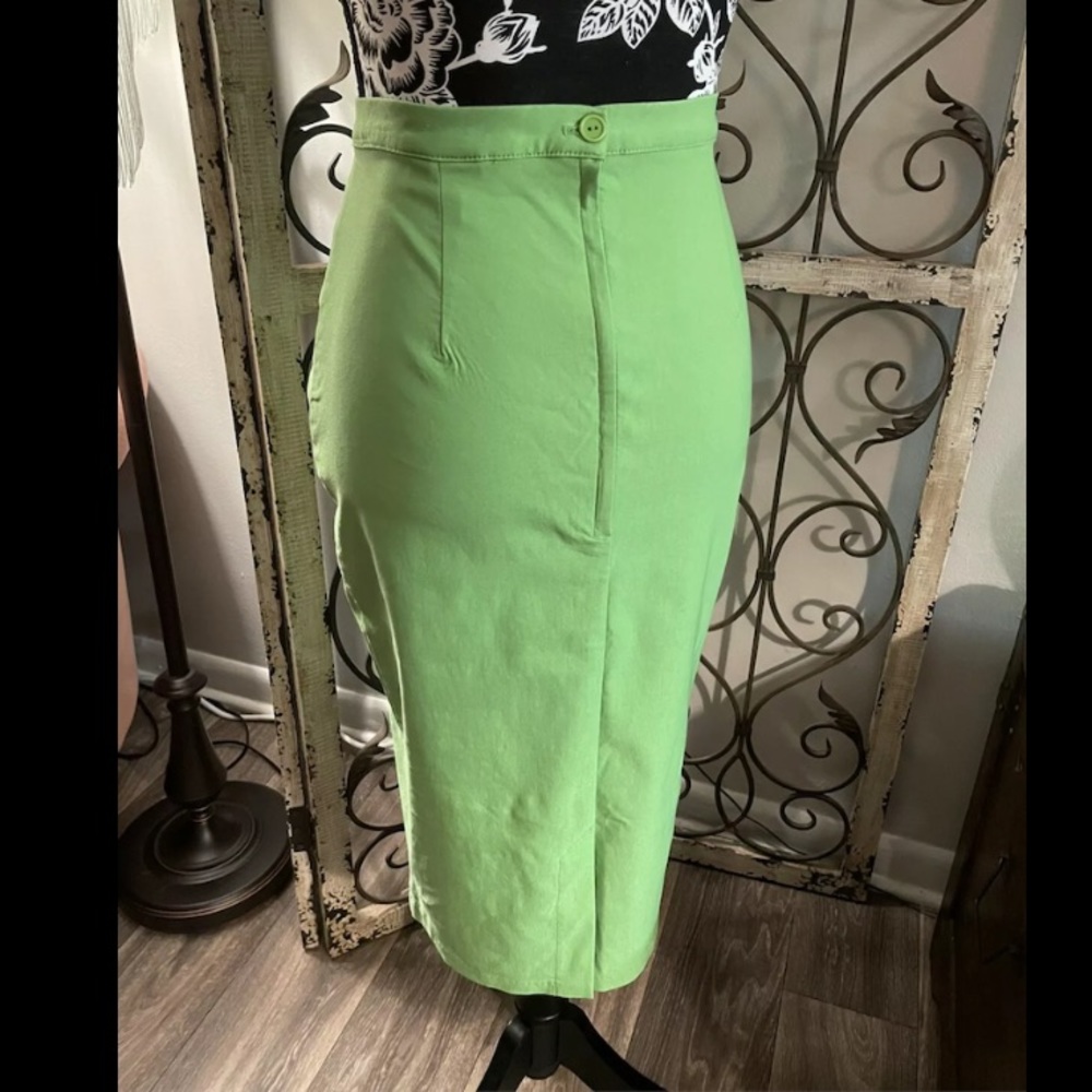 **SOLD** 💠PinupGirl Skirt Dixiefried by Pinup Couture - Picture 3 of 10